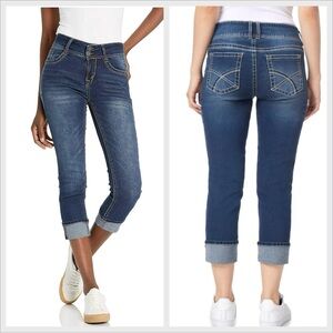 Wallflower THE LUSCIOUS
CURVY FIT
23.5" crop, New with Tags